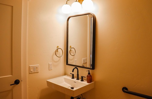 Gold Beach Hotel | The Wildflower Inn