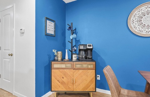 Bryan House | The Wildflower Townhome - Beautifully Updated and Fully Stocked - Close to A&M!