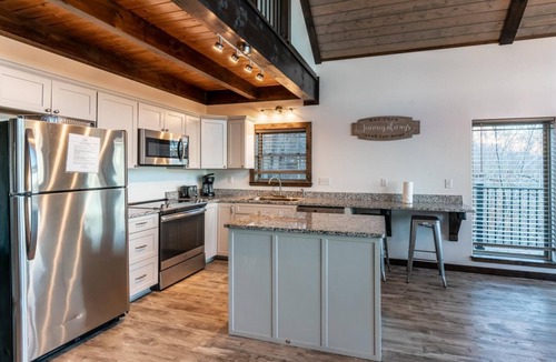 Ponca Cabin | The Wildwood Cabin - Tree-top Getaway