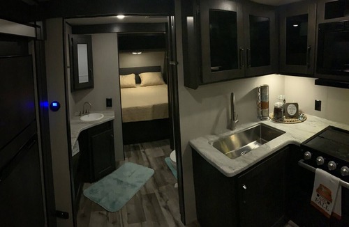 West Oak Hill RV Rental | The Willie RV/Camper