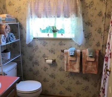 Valois House | The Willow - Across Road From Wiemer Vineyard - Hot Tub - Fire Pit - Pets OK - Seneca Lake