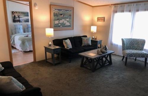 Valois House | The Willow - Across Road From Wiemer Vineyard - Hot Tub - Fire Pit - Pets OK - Seneca Lake