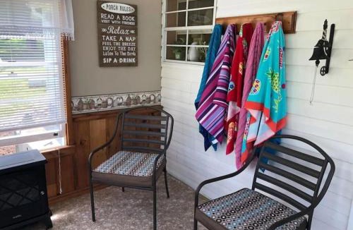Valois House | The Willow - Across Road From Wiemer Vineyard - Hot Tub - Fire Pit - Pets OK - Seneca Lake