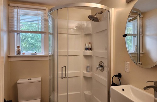 Ridgeway Bed & Breakfast | "The Willow", charming B&B suite w/priv. balcony - Crystal Beach/Niagara Falls