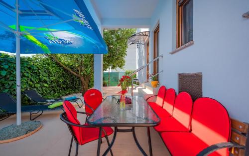 Marcana House | The Willow Garden Apartment House