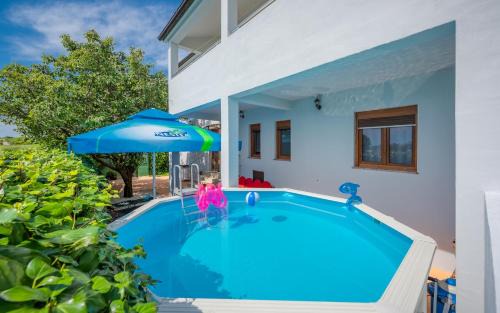 Marcana House | The Willow Garden Apartment House