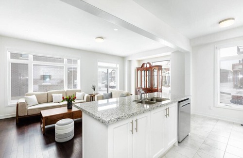 Oakville Villa | The Willow Gate| 4BR Lux Modern Serenity town home