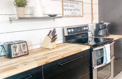 Maryville Apartment | The Willow Loft * 3 br loft with outdoor living