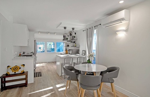 Peterborough Apartment | The Willow Suite | Near DT & Hospital