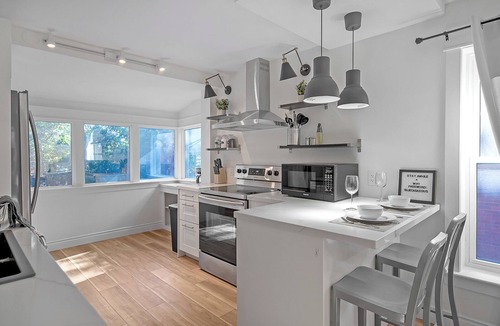 Peterborough Apartment | The Willow Suite | Near DT & Hospital