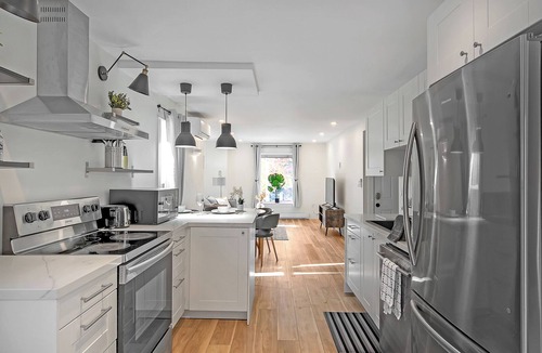 Peterborough Apartment | The Willow Suite | Near DT & Hospital