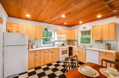 Fall City House | The Willow Tree Bungalow ~ Backyard ~ Office