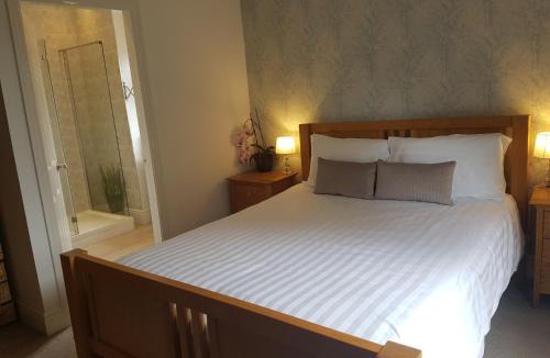 Ault Hucknall Bed & Breakfast | The Willows B&B