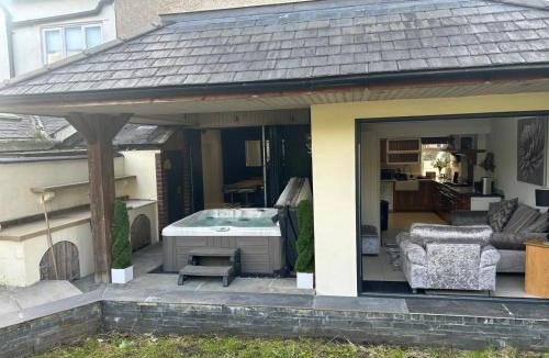 Whalley House | The Willows