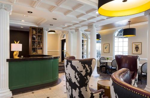 Lake View East Hotel | The Willows Hotel