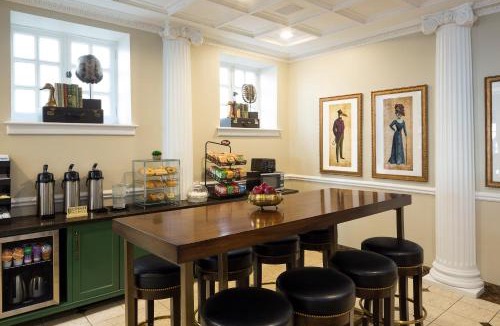 Lake View East Hotel | The Willows Hotel