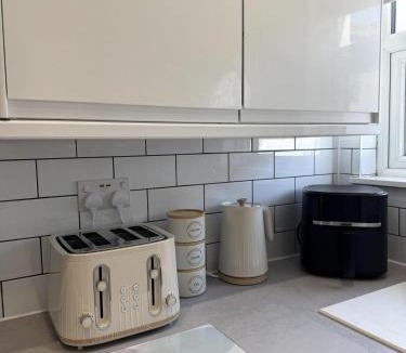 Worthing Apartment | The Willows-Parking & Central