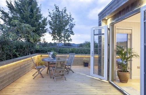 Cheddar Ski Chalet | The Willows, Strawberryfield Park