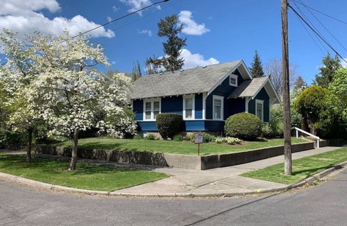 Walla Walla House | The Willows · The Willows is Enchanting