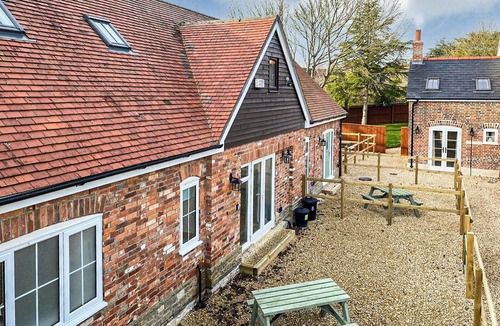 Child Okeford Cottage | The Willows - UK34000