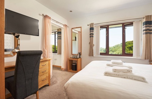 West Quantoxhead Hotel | The Windmill Inn