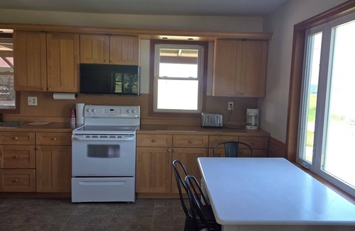 Eleroy House | The Windmill on Slough Rd. 2 bedroom 1.5 bath on quiet dead end road.
