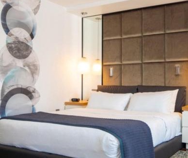 Logan Square Hotel | The Windsor Suites