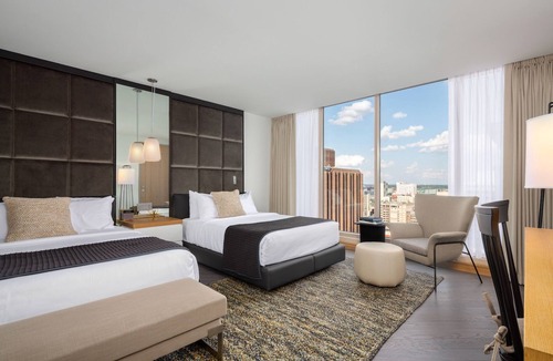 Logan Square Hotel | The Windsor Suites