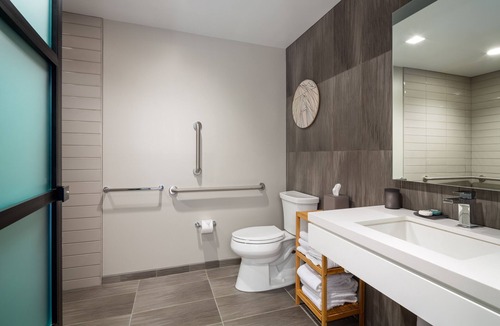 Logan Square Hotel | The Windsor Suites