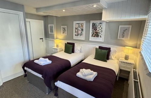 Windsor Hotel | The Windsor Trooper Pub & Inn