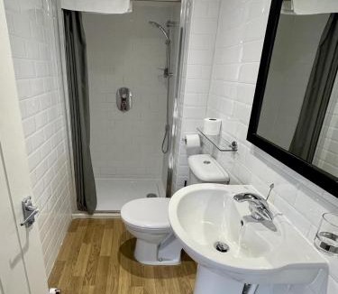 Windsor Hotel | The Windsor Trooper Pub & Inn