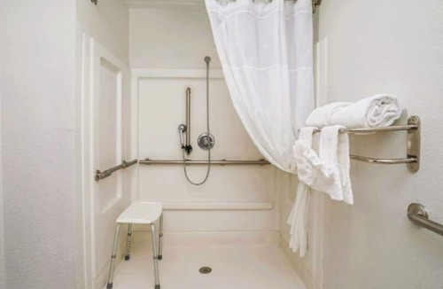 Cedar Point Hotel | The Windstar Hotel - Emerald Isle/Swansboro
