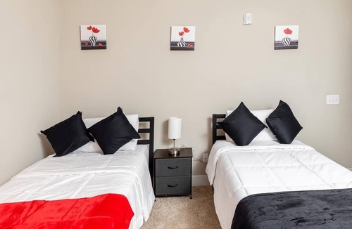 Northeast Raleigh Apartment | The Wine and Dine Suite **Free Parking/Wifi/Wine