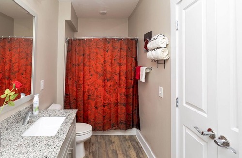 Northeast Raleigh Apartment | The Wine and Dine Suite **Free Parking/Wifi/Wine