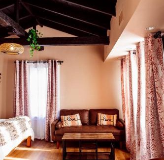 Warwick Apartment | The Wine House
