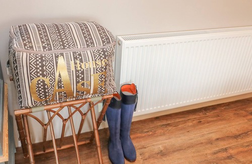 Ebford House | THE WINE LODGE, romantic, with pool in Kenton, Exeter