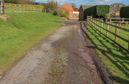 Ebford House | THE WINE LODGE, romantic, with pool in Kenton, Exeter