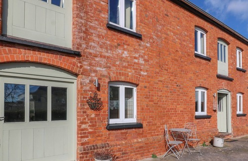 Ebford House | THE WINE LODGE, romantic, with pool in Kenton, Exeter