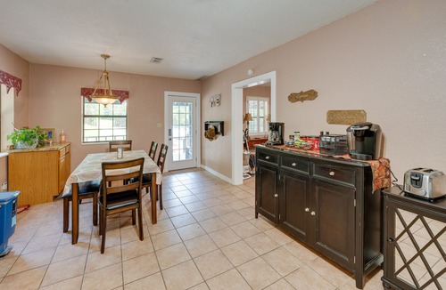 Muenster House | ‘The Winehouse’ Rental in Muenster: Near Wineries!