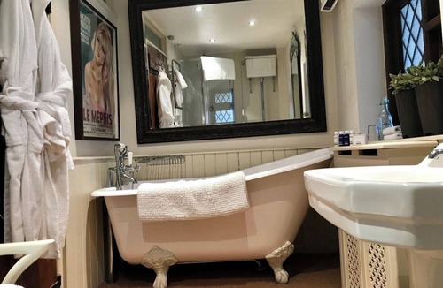 Upper Dicker Bed & Breakfast | THE WING AT BROADACRES