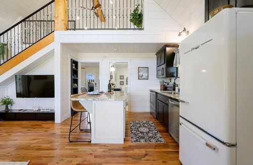 Golden House | The Wishing Well! Romantic couples getaway! With deck, pool & outdoor fireplace!