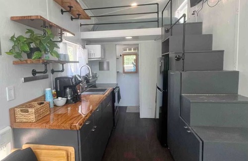 Bendena House | The Wisteria, Tiny Home Getaway