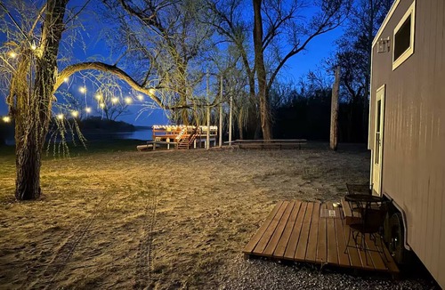 Bendena House | The Wisteria, Tiny Home Getaway