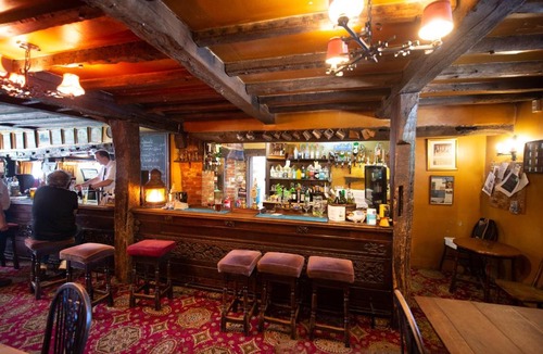 Guildford Hotel | The Withies Inn