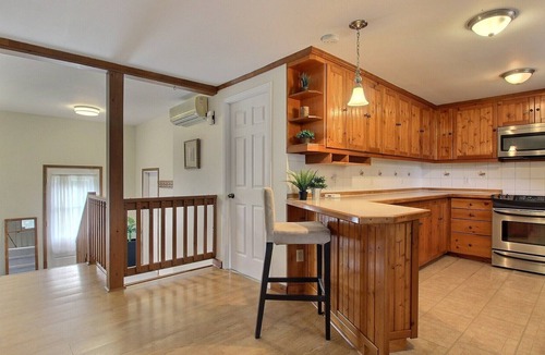 Saint-Alexis-des-Monts Apartment | The Wolf's Cottage in St Alexis