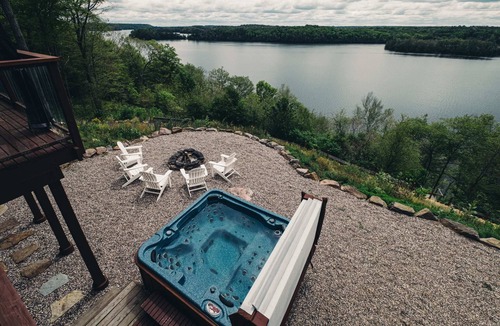Frontenac Ski Chalet | The Wolfe Lake House - Great Wifi by Westport