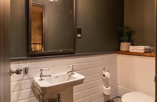 Fulham Broadway Hotel | The Wolfpack Inn