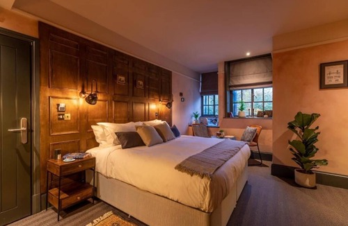 Fulham Broadway Hotel | The Wolfpack Inn