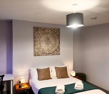 Evelyn House | The Wolfs Tavern