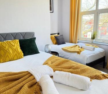 Evelyn House | The Wolfs Tavern